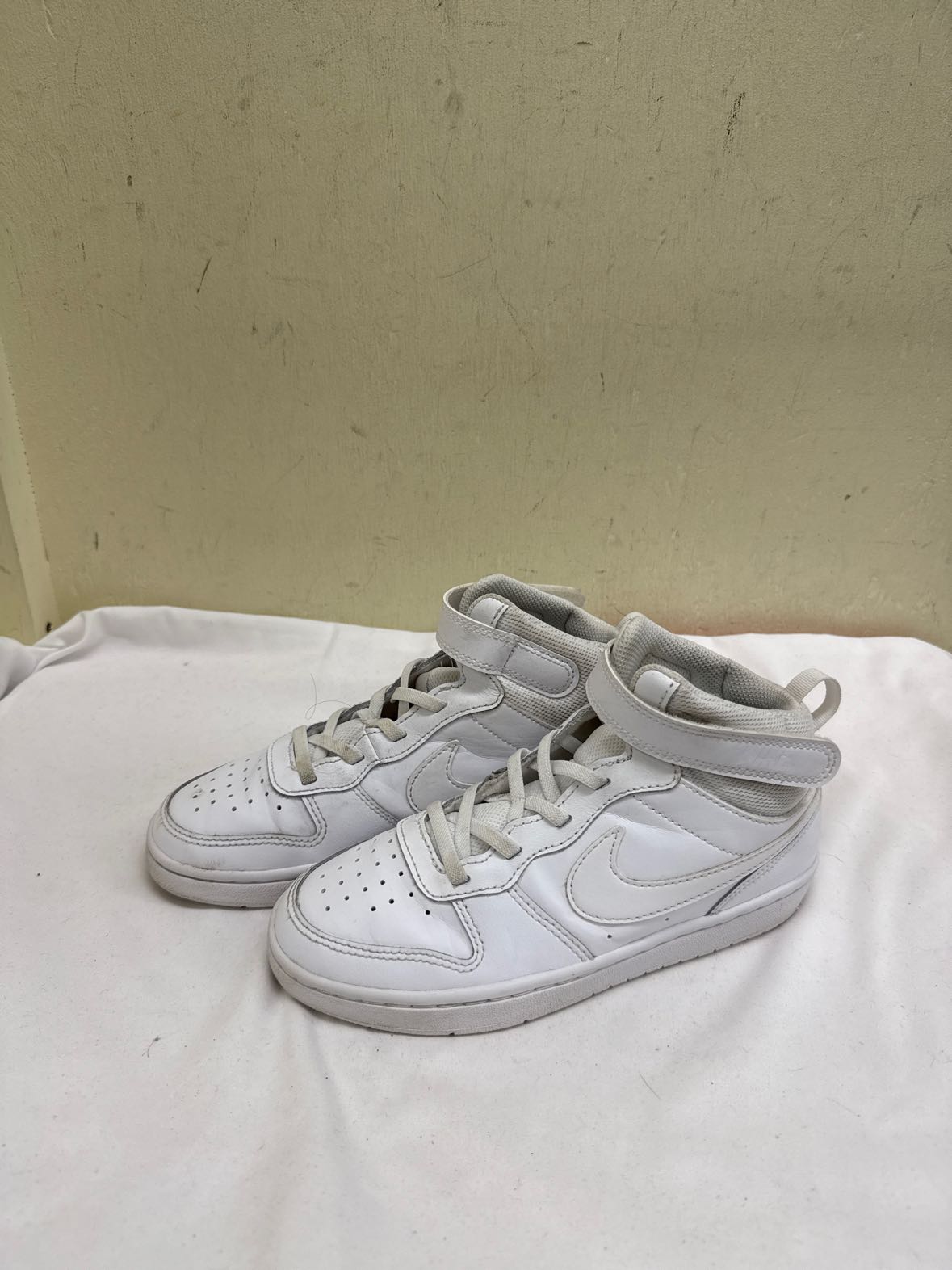 Nike Girl's Size 3 White Sneakers