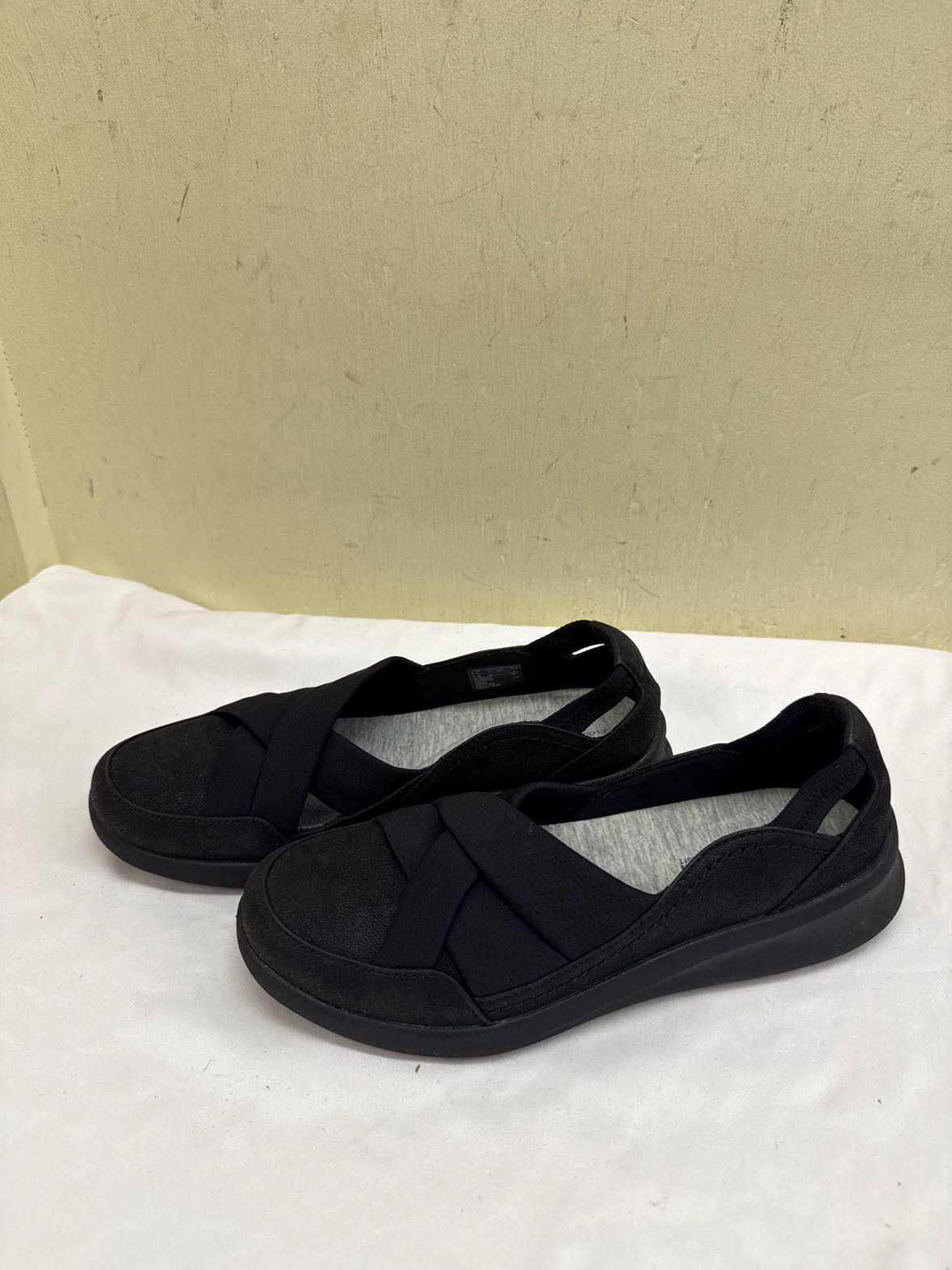 Clarks Women's Size 7 Black Flats Shoes
