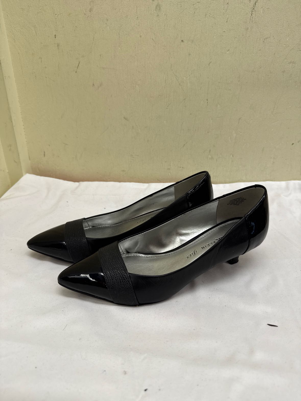 Anne Klein Women's Size 7 Black Pumps