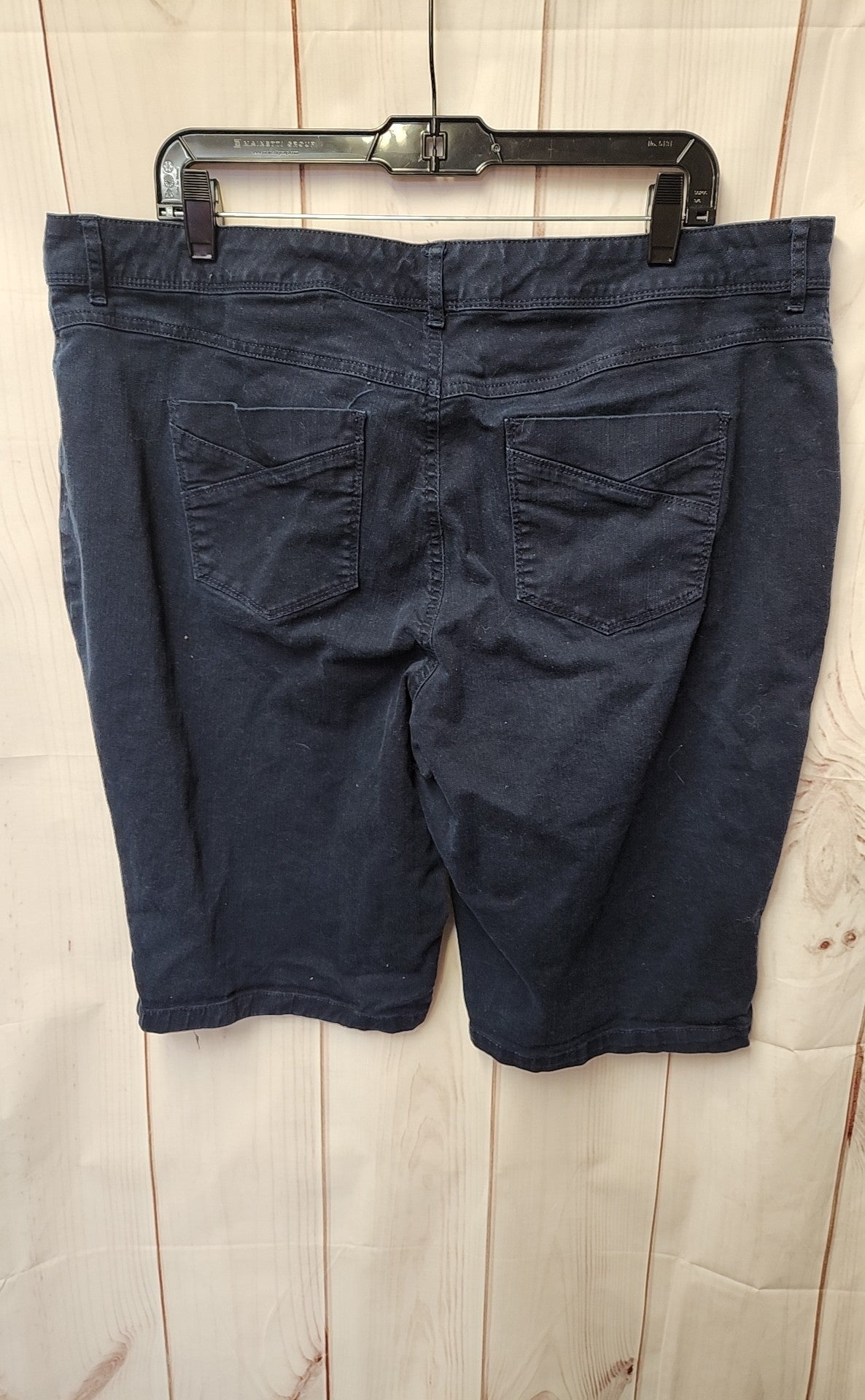 Gloria Vanderbilt Women's Size 18 Navy Shorts Bermuda