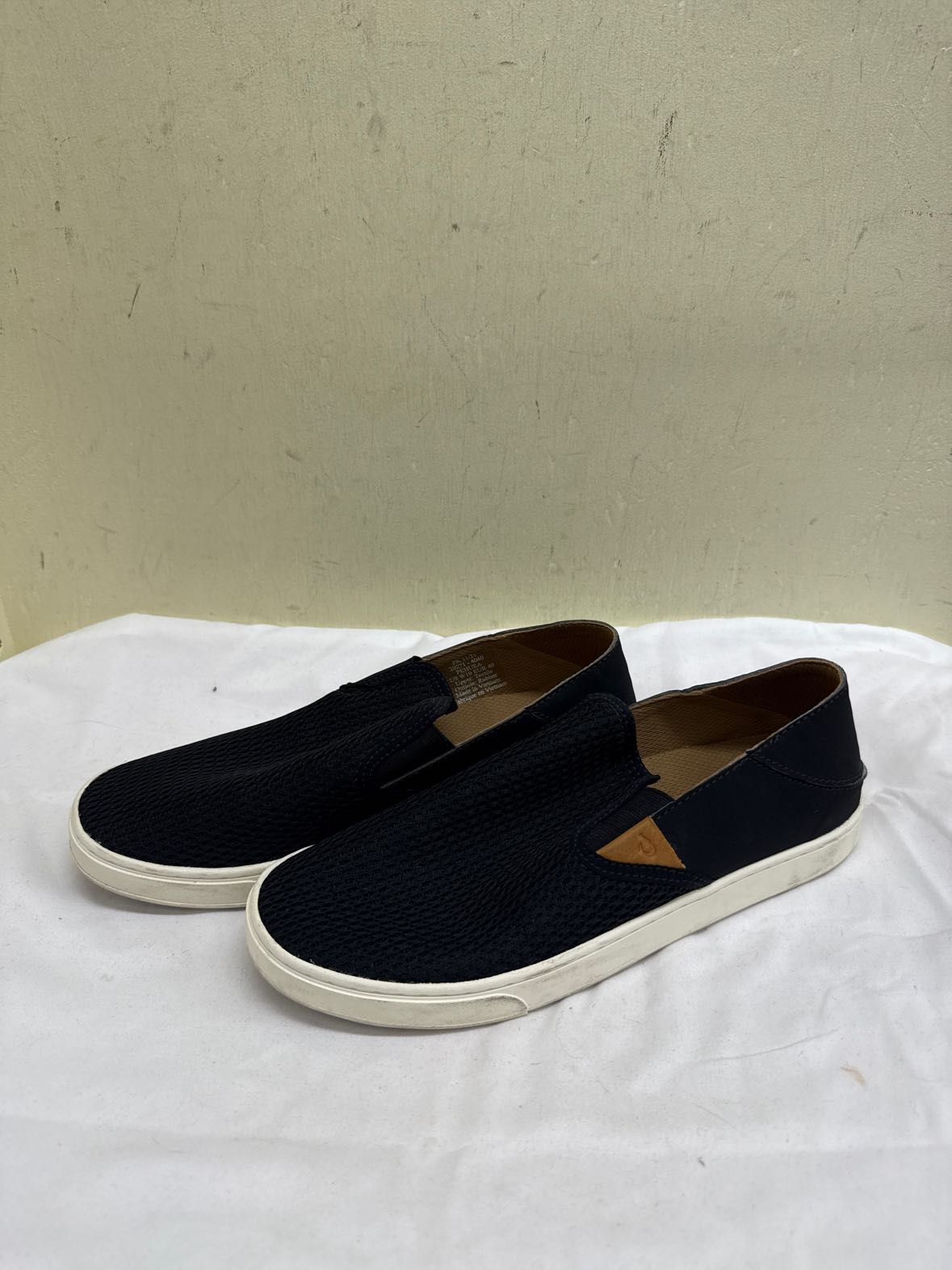 OluKai Women's Size 10 Black Flats