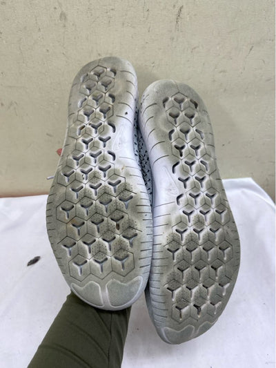 Nike Men's Size 8-1/2 Gray Shoes