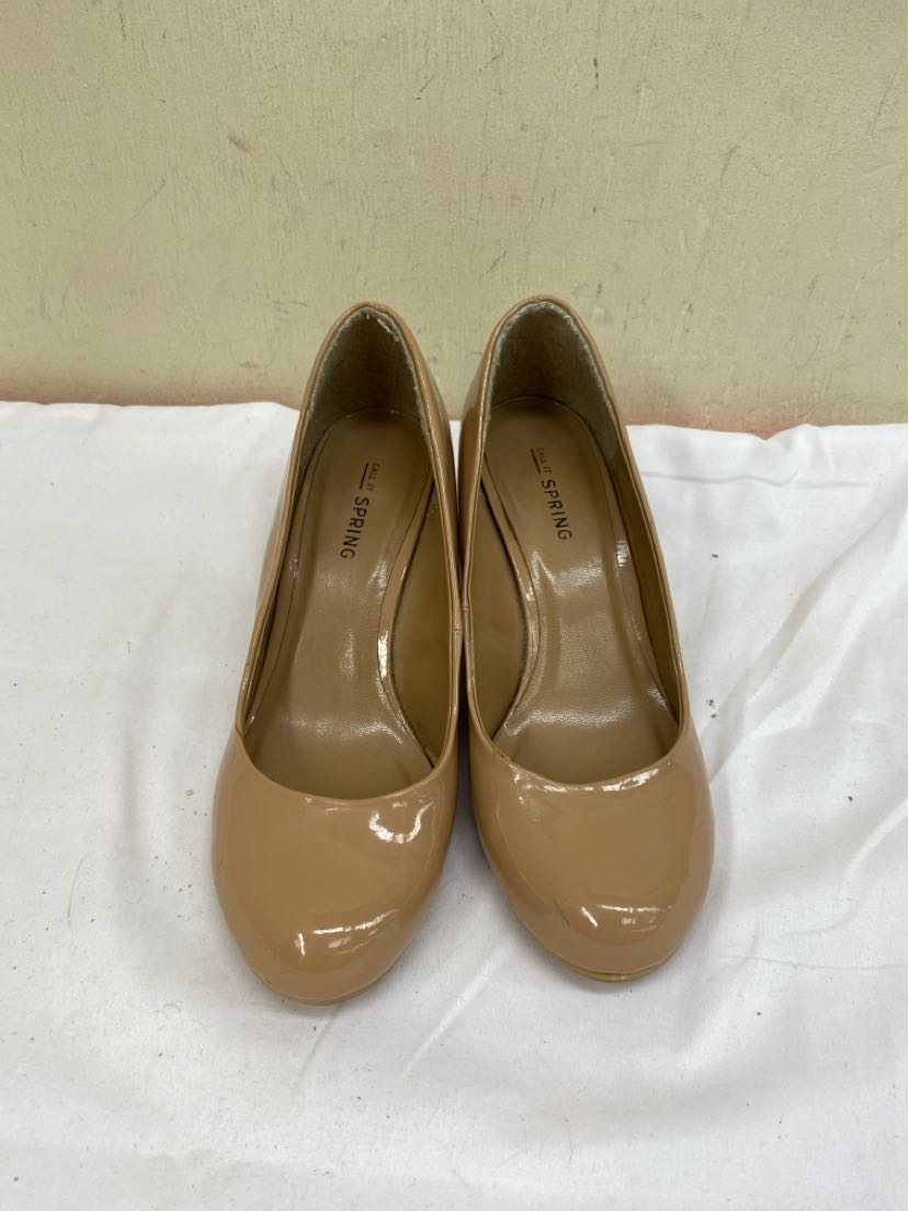Call It Spring Women's Size 6 Tan Pumps