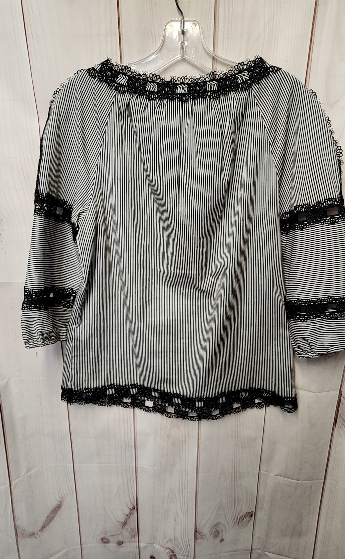 Chico's Women's Size 0 = US S Black & White 3/4 Sleeve Top