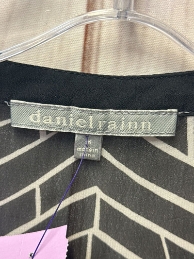 Danielrainn Women's Size M Black Sleeveless Top