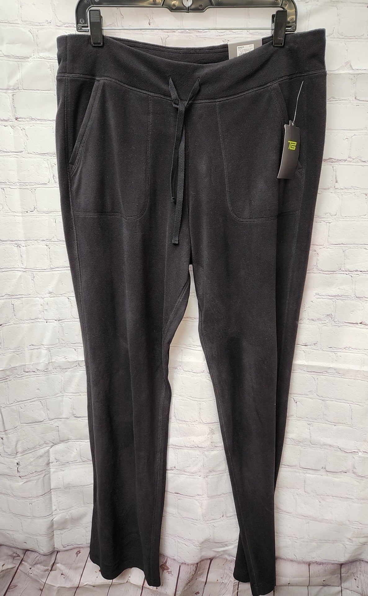 NWT Tek Gear Women's Size L Black Sweatpants Mid Rise Straight
