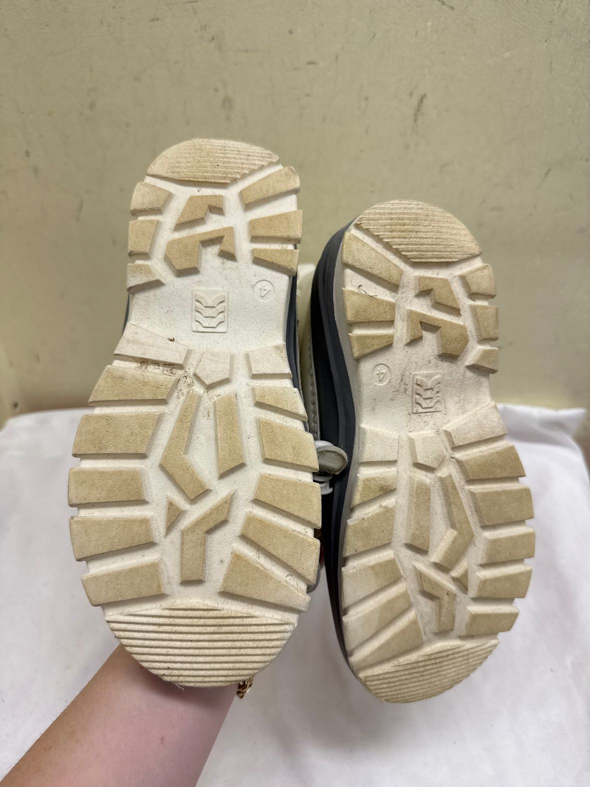 Thermolite Girl's Size 4 White Boots