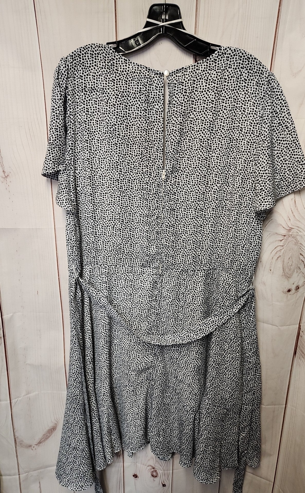 Mi Ami Women's Size 1X White & Black Dress