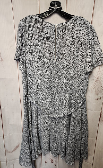 Mi Ami Women's Size 1X White & Black Dress