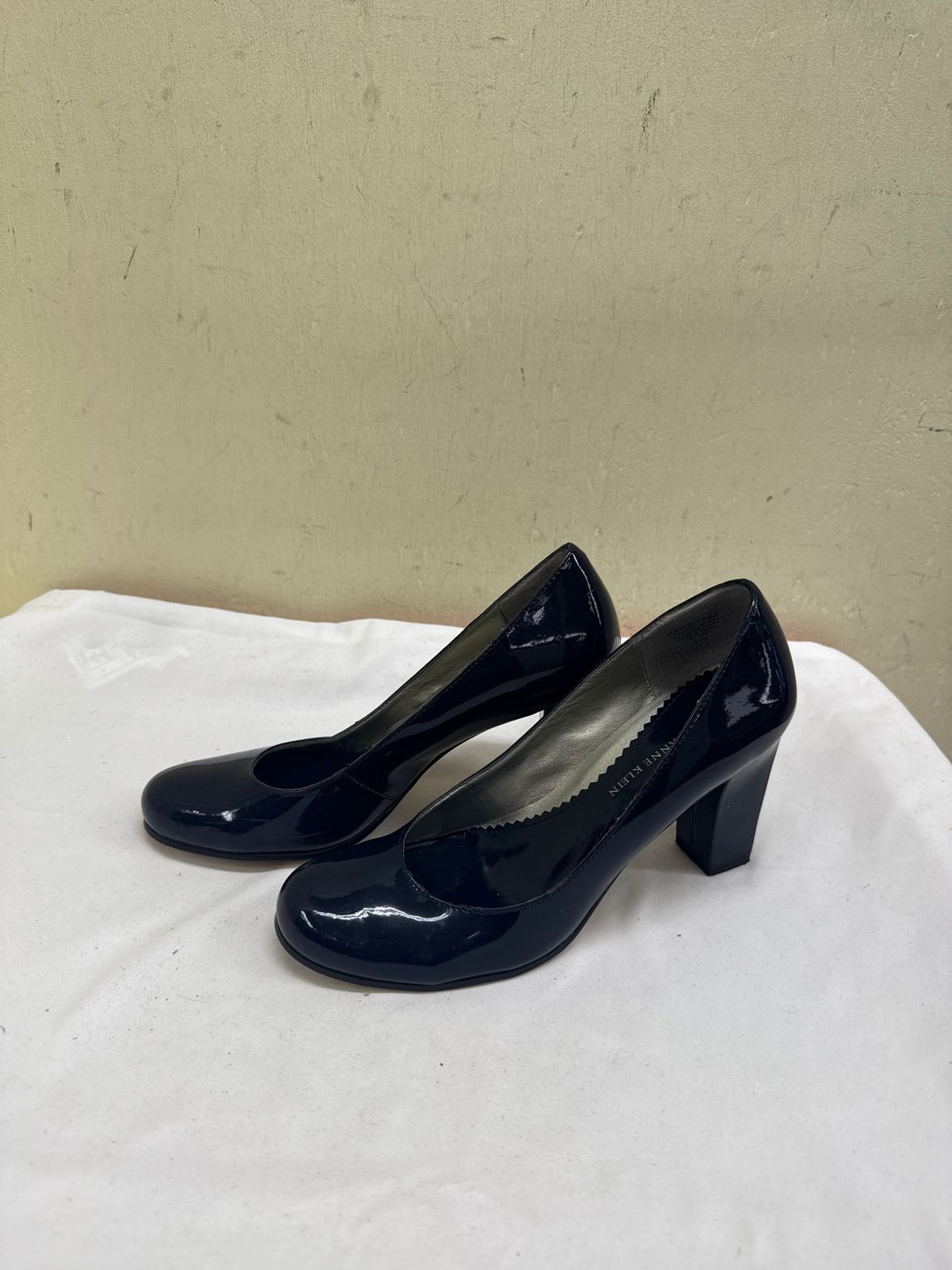 Anne Klein Women's Size 6-1/2 Navy Pumps Shoes