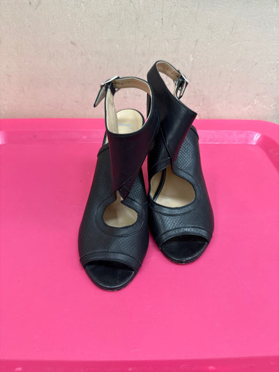 Bata Women's Size 38 = 7-1/2 Black Sandals