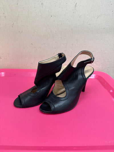 Bata Women's Size 38 = 7-1/2 Black Sandals