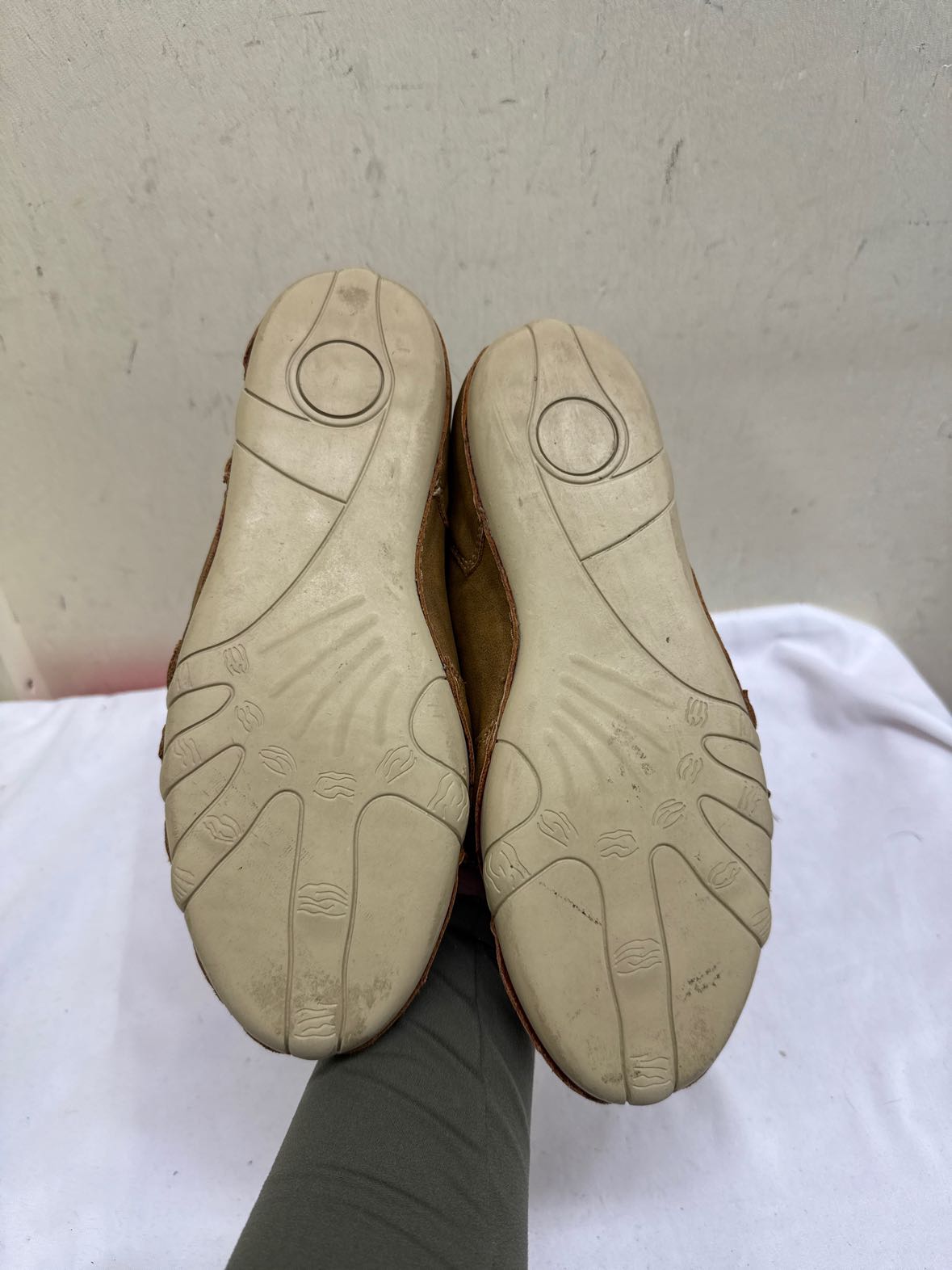 Salkins Women's Size 39=8-1/2 Tan Sneakers