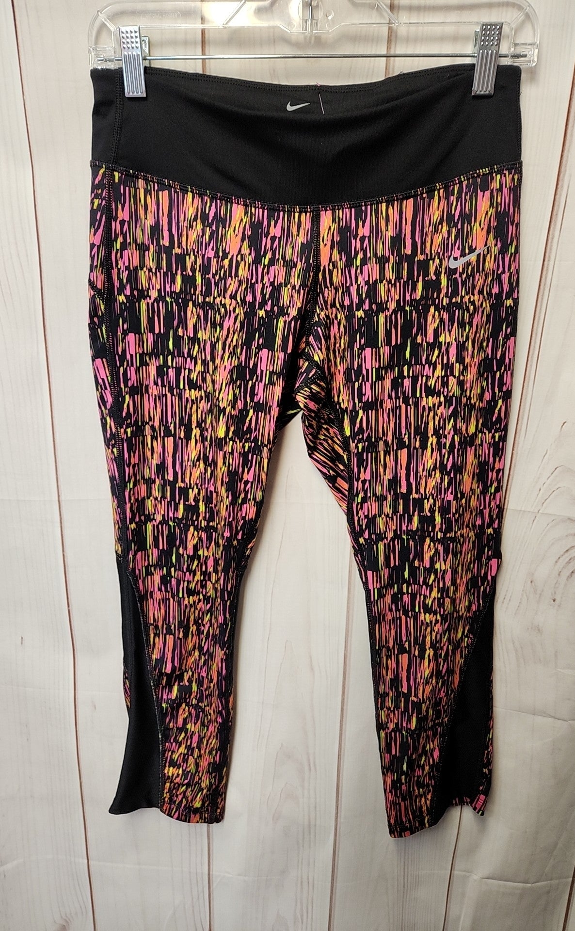 Nike Women's Size M Black & Pink Active Capris