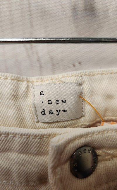 A New Day Women's Size 27 (3-4) Cream Jeans