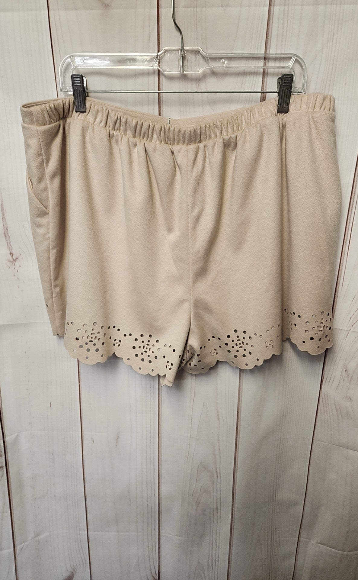 NWT Lauren Conrad Women's Size XL Beige Shorts