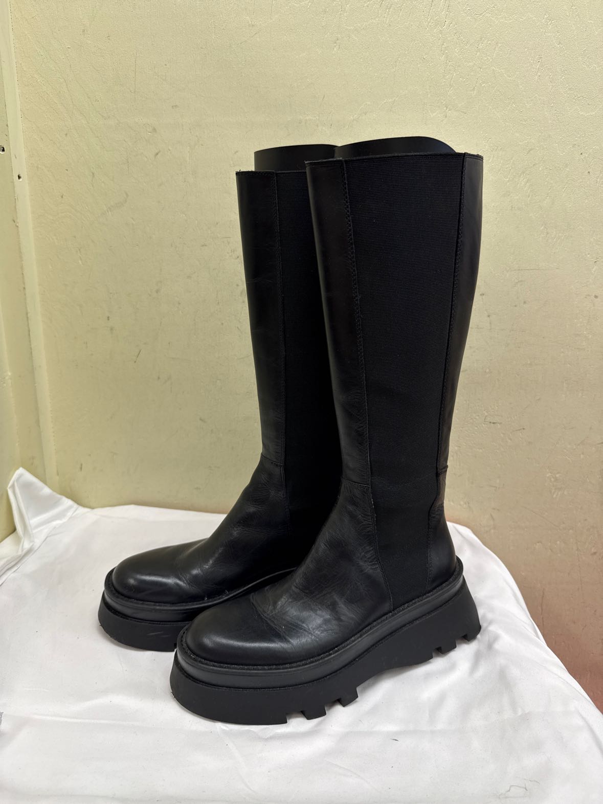 NWT Zara Women's Size 40 = 9-1/2 Black Boots Shoes