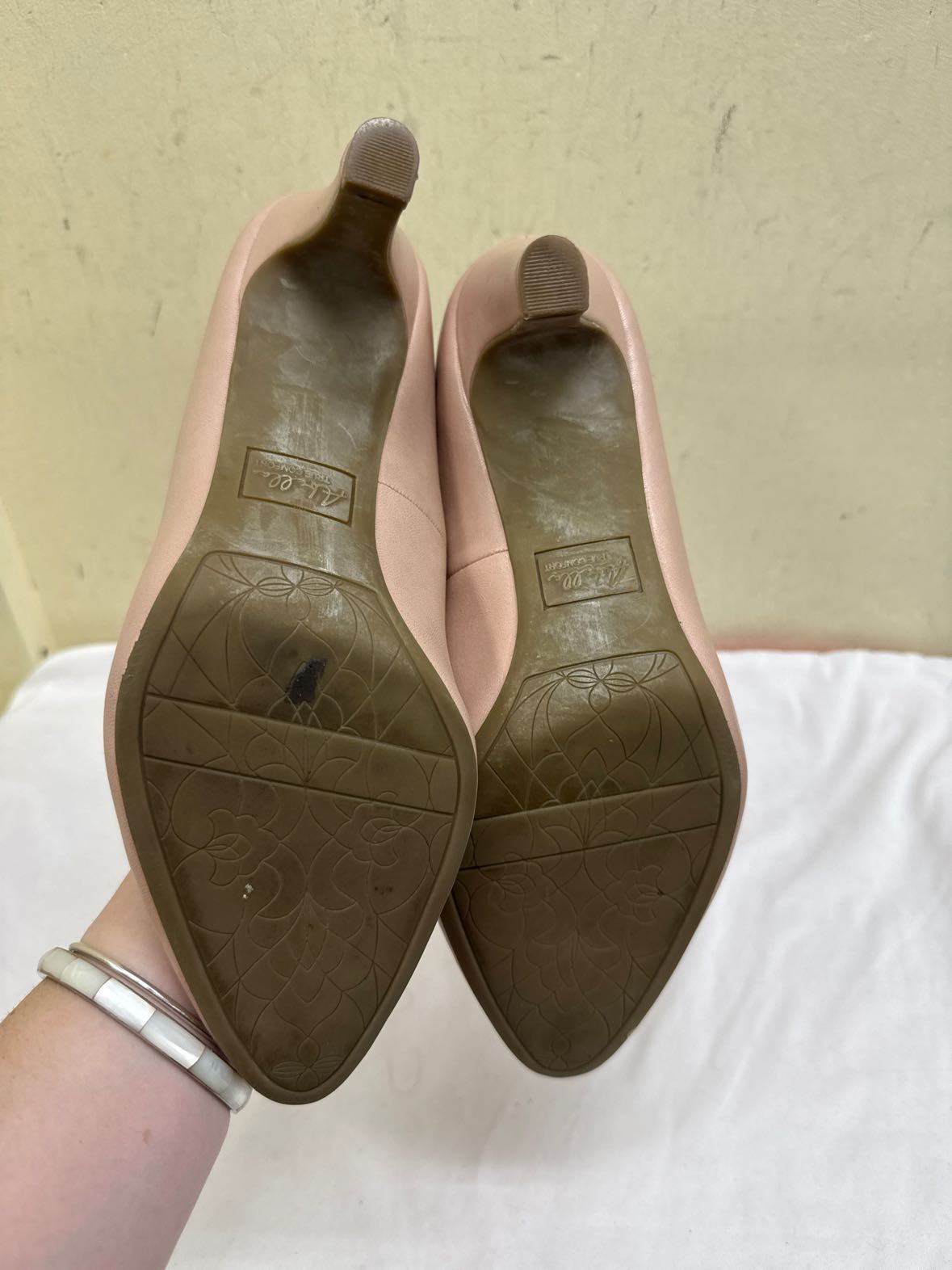 Abella Women's Size 10 Pink Pumps Shoes