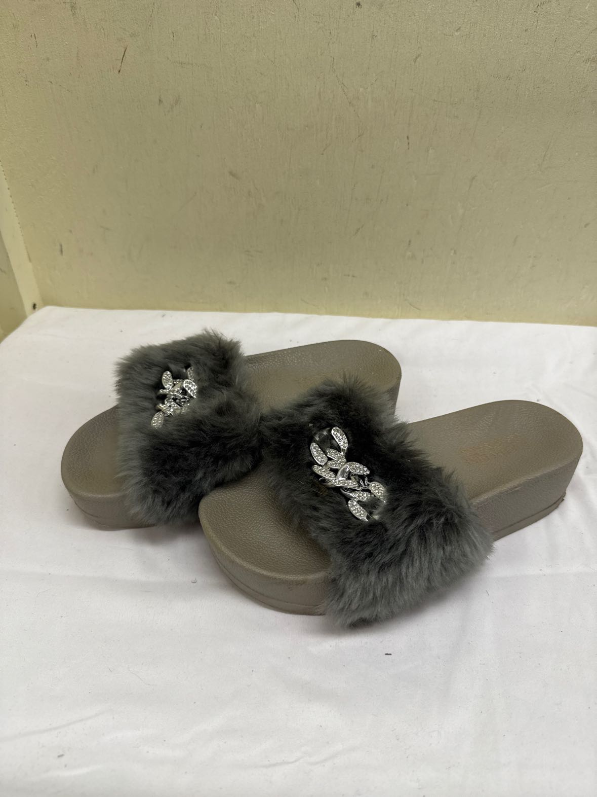Catherine Women's Size 8 Gray Sandals