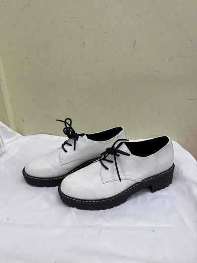 Wild Pair Women's Size 9-1/2 White Sneakers Shoes
