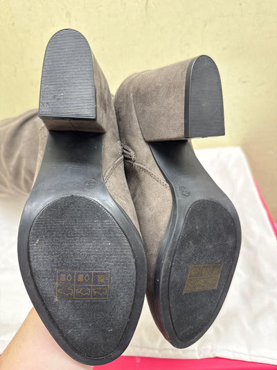 Journee Collection Women's Size 8-1/2 Gray Boots Shoes
