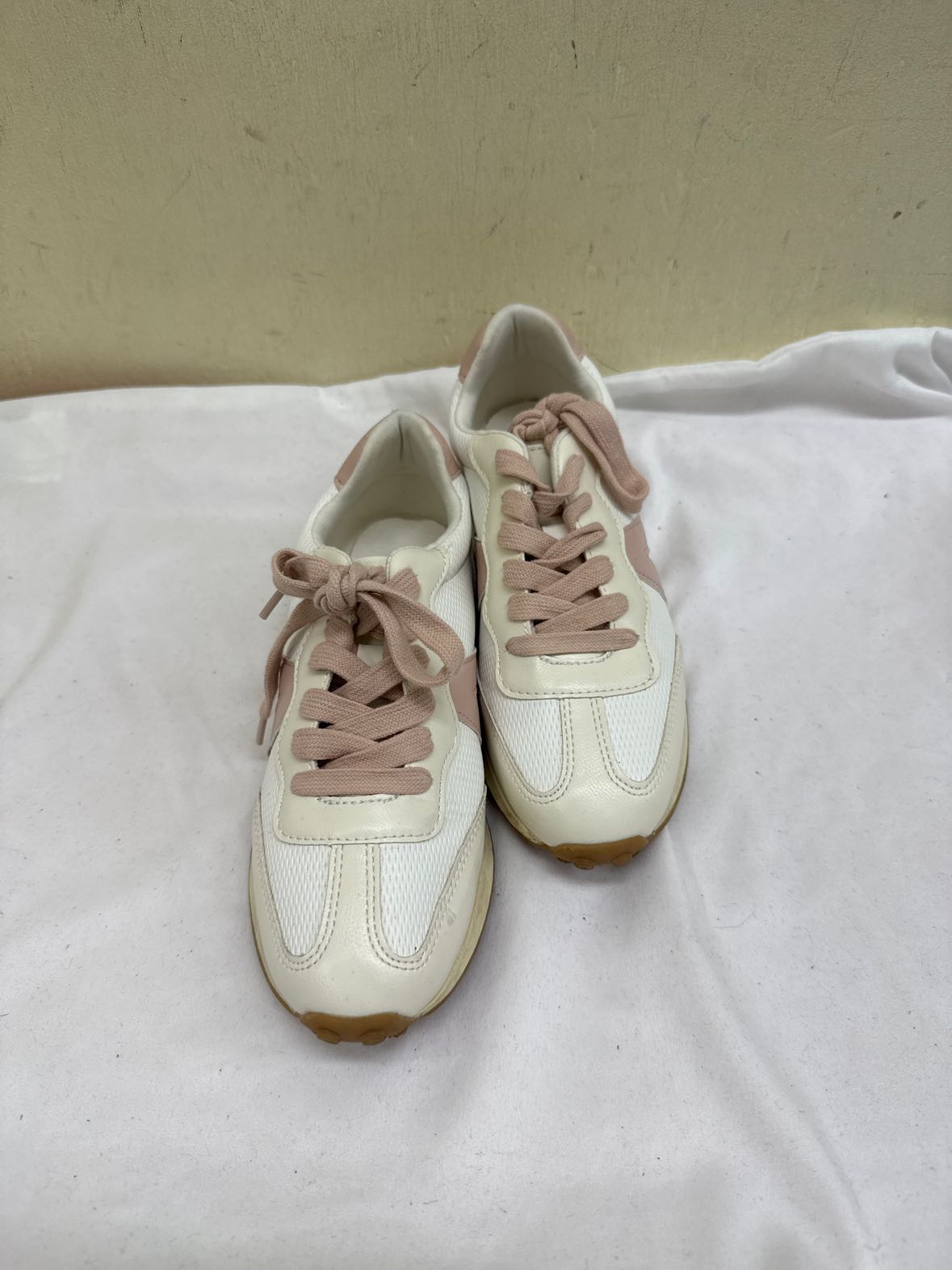Mia Women's Size 5 White Sneakers Shoes