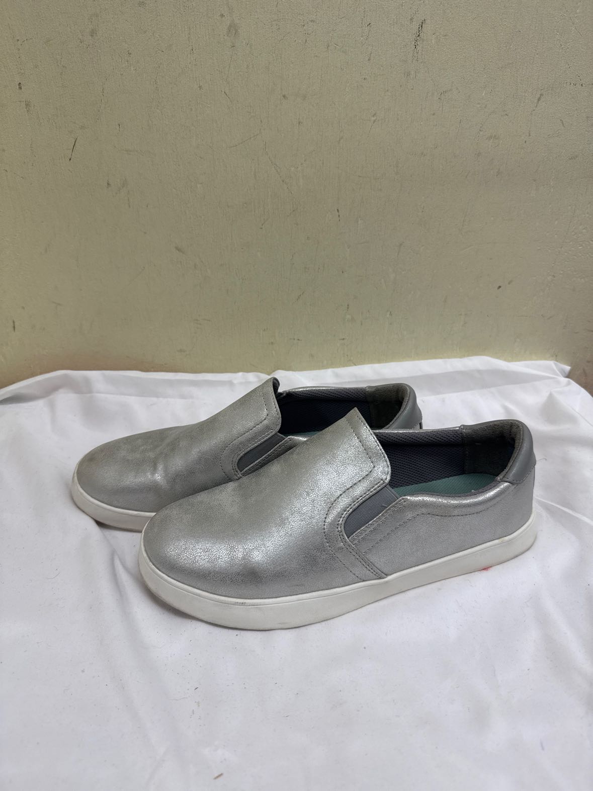 Dr Scholls Women's Size 8-1/2 Silver Flats Shoes
