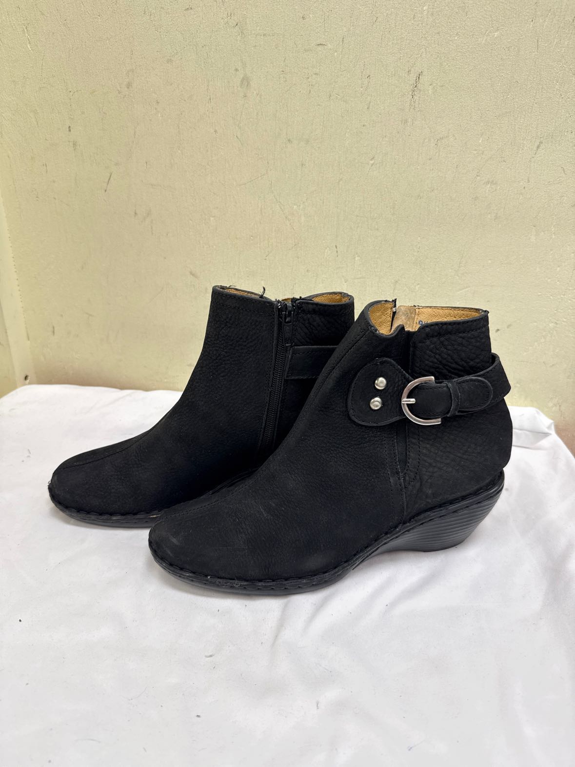 Lassen Women's Size 9-1/2 Black Boots Shoes