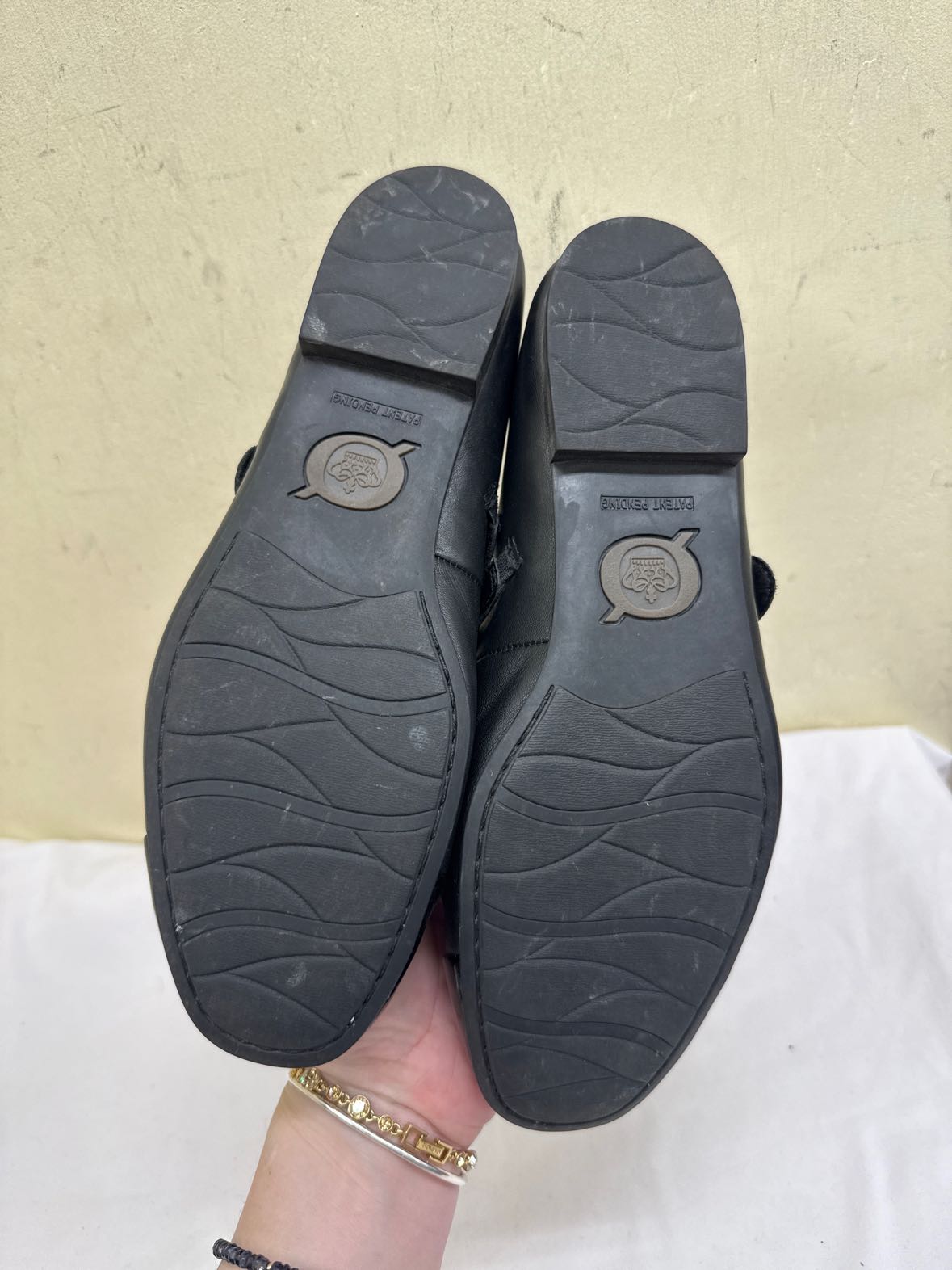 Born Women's Size 9-1/2 Black Flats Shoes
