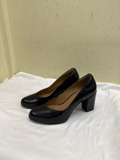 Clarks Women's Size 7 Black Pumps Shoes