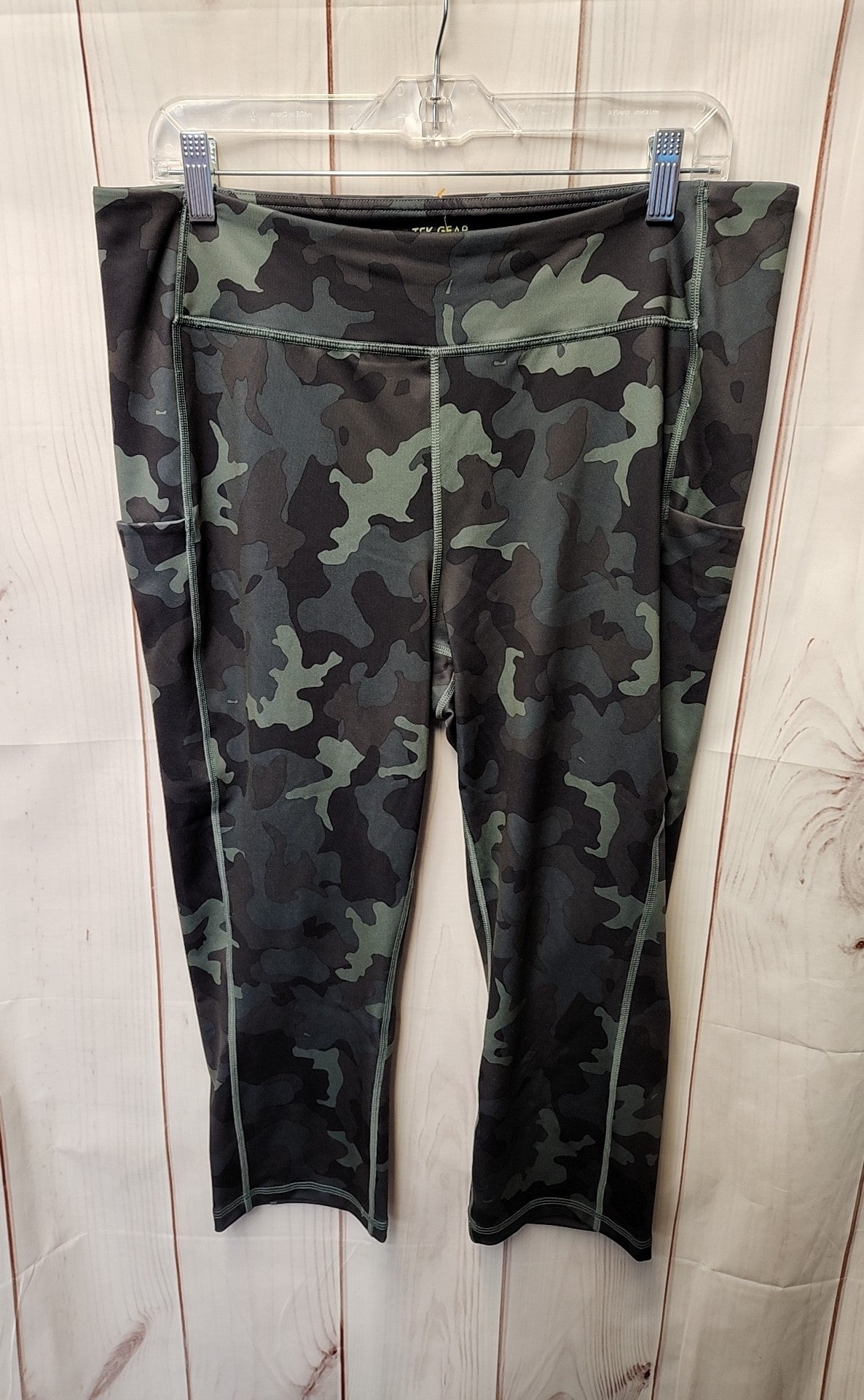 Tek Gear Women's Size 1X Green Camo Leggings