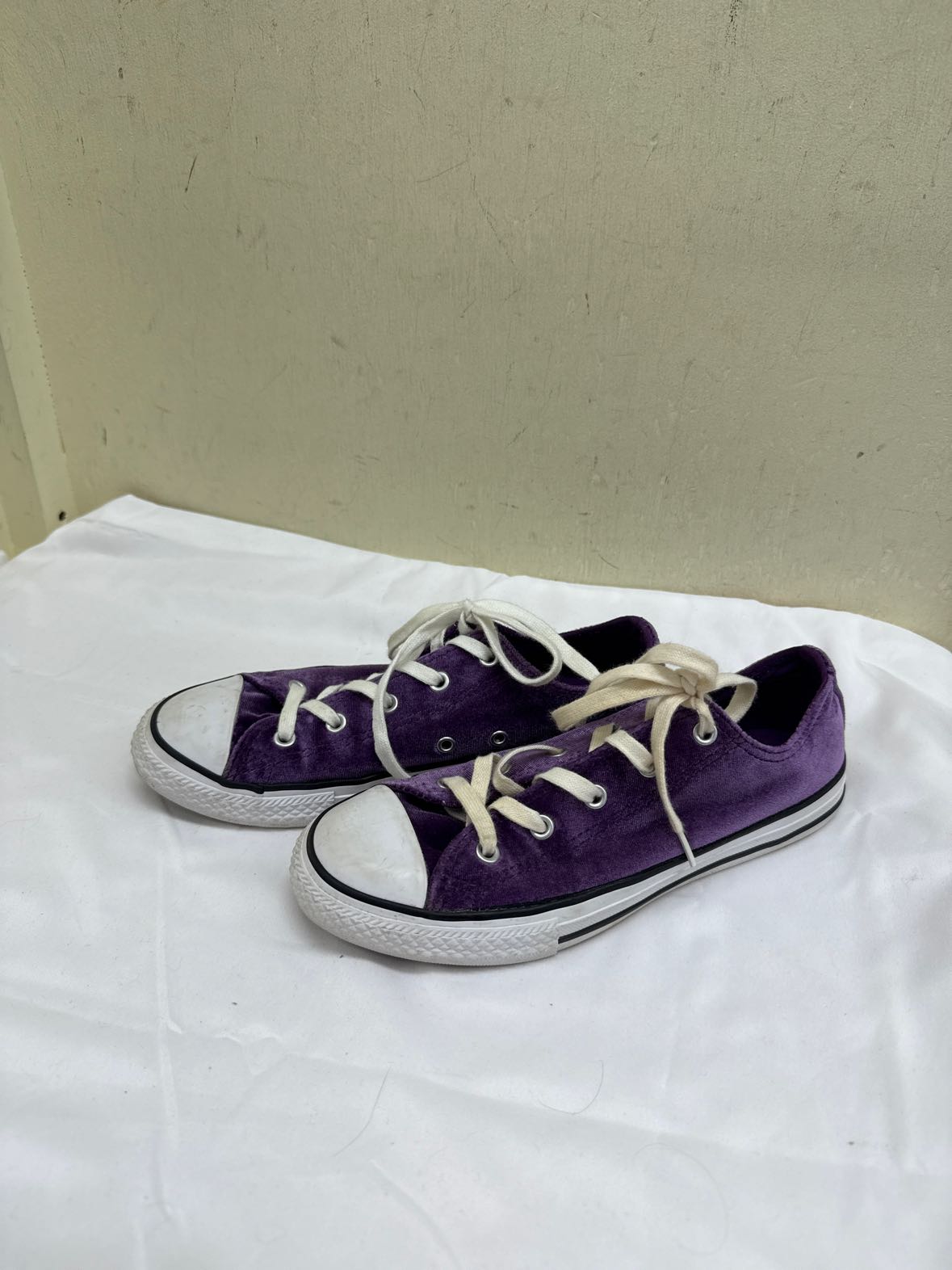 Converse Girl's Size 3 Purple Shoes