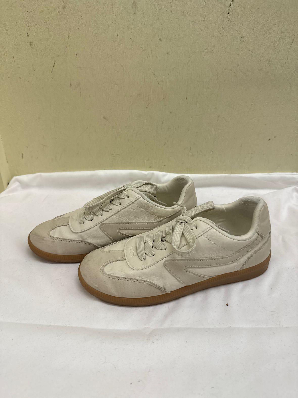 Dolce Vita Women's Size 7-1/2 White Sneakers Shoes