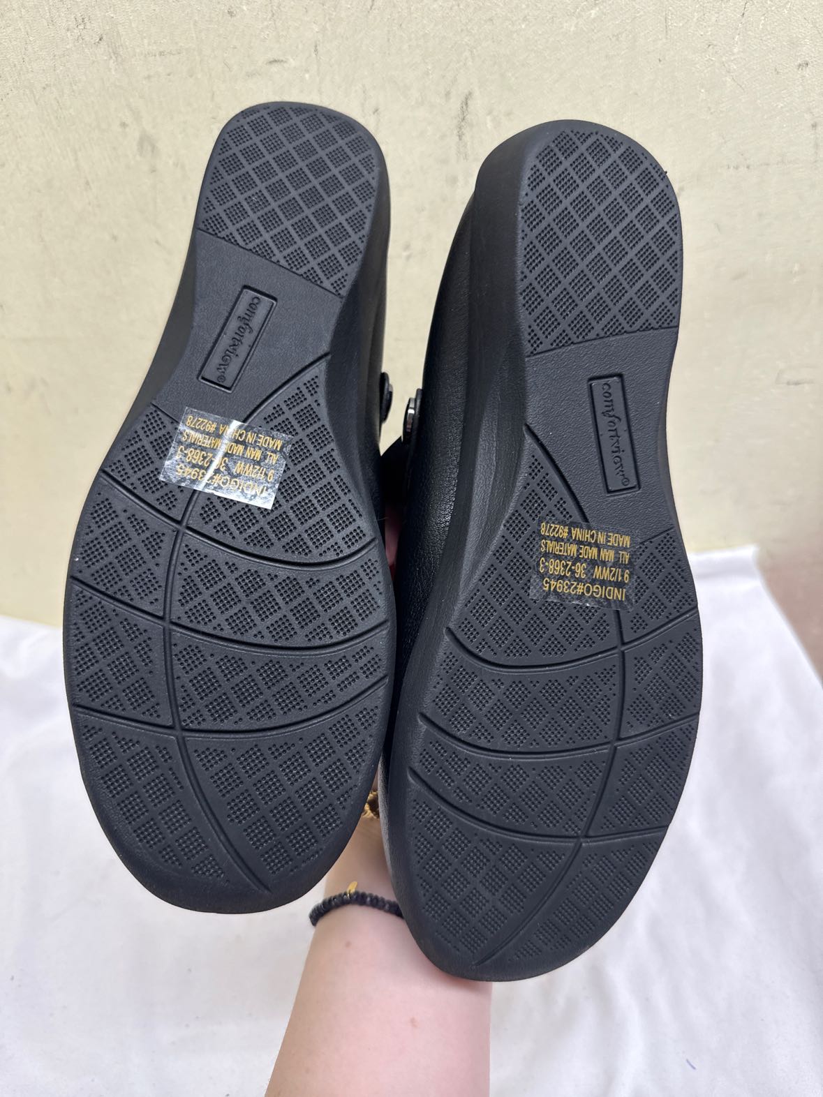 Comfortview Women's Size 9-1/2 Black Clogs Shoes