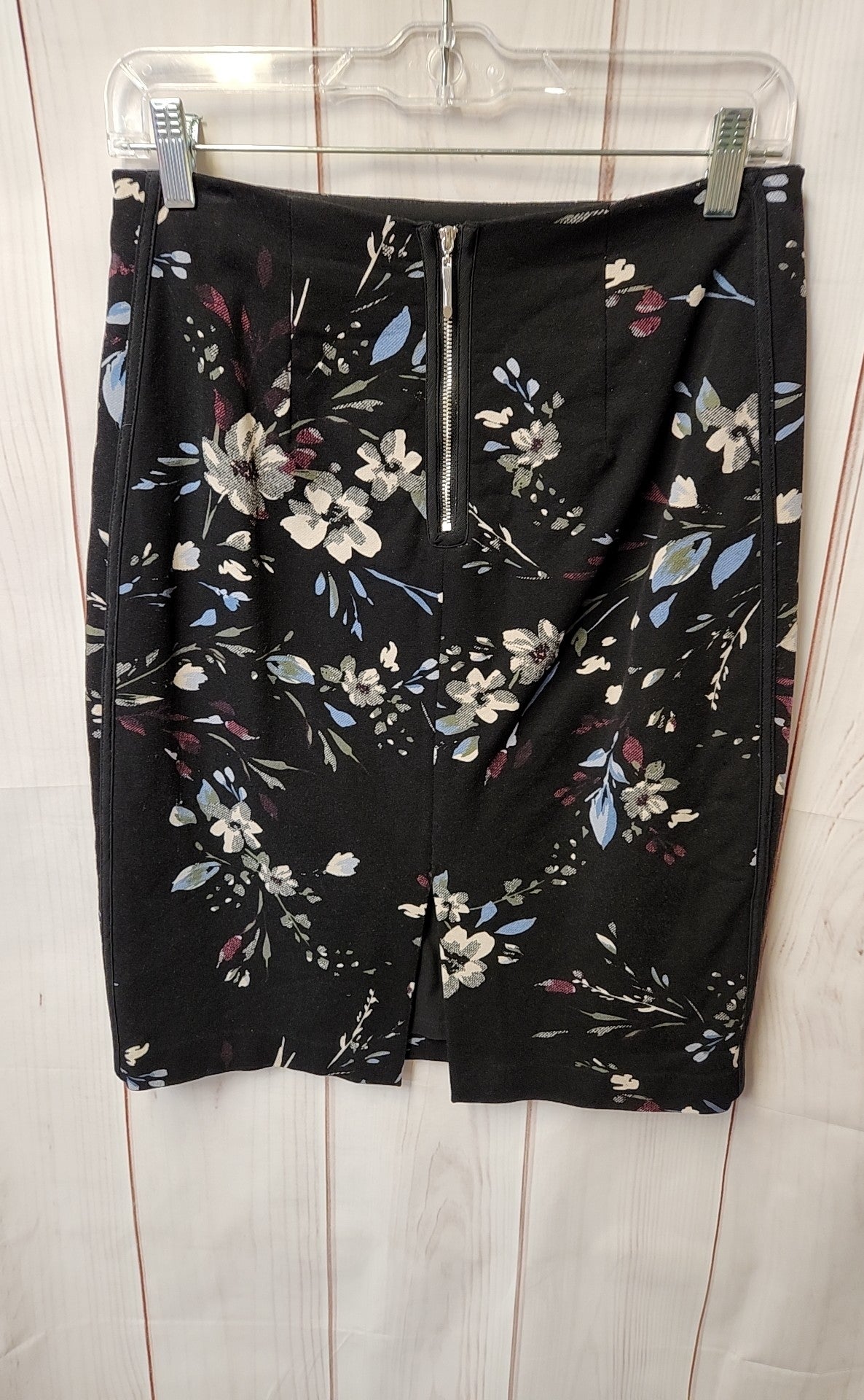 White House Black Market Women's Size 6 Black Floral Skirt