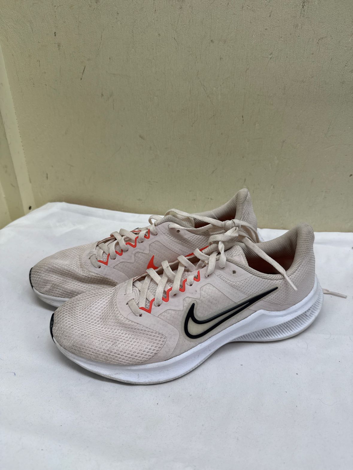 Nike Downshifter 11 CW3413-601 Women's Size 10 Off-White Sneakers Shoes