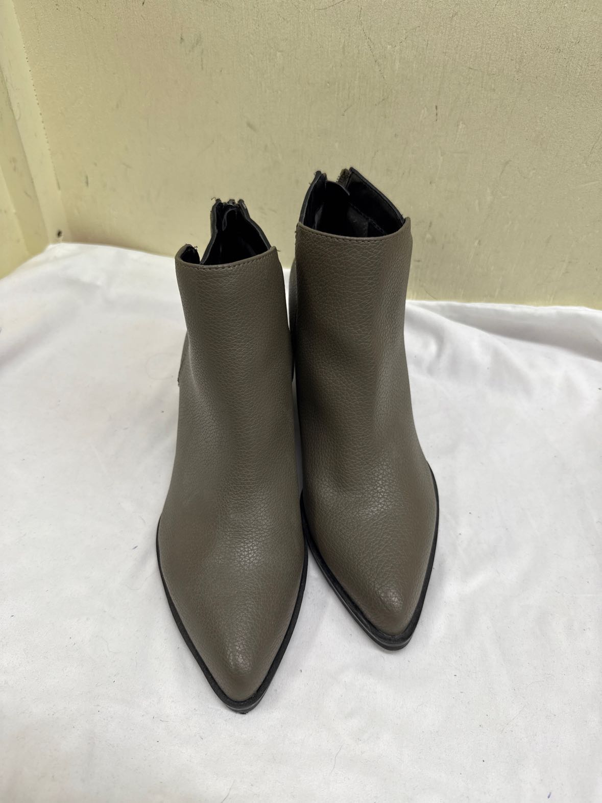 Simply Vera Women's Size 9-1/2 Gray Boots Shoes