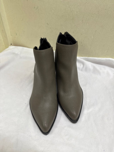 Simply Vera Women's Size 9-1/2 Gray Boots Shoes