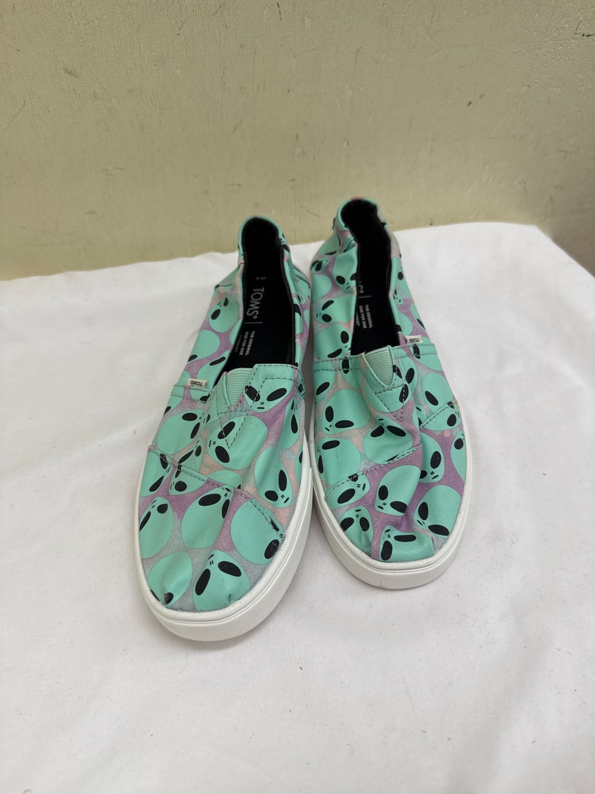 Toms Women's Size 9 Green Flats Shoes