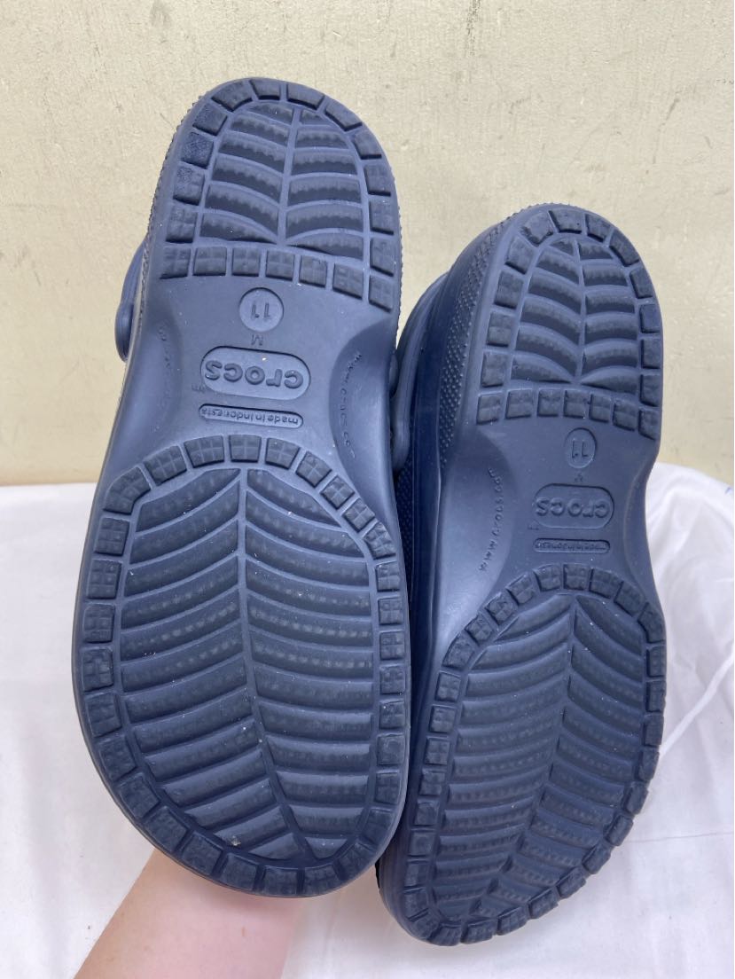 Crocs Men's Size 11 Navy Sandals