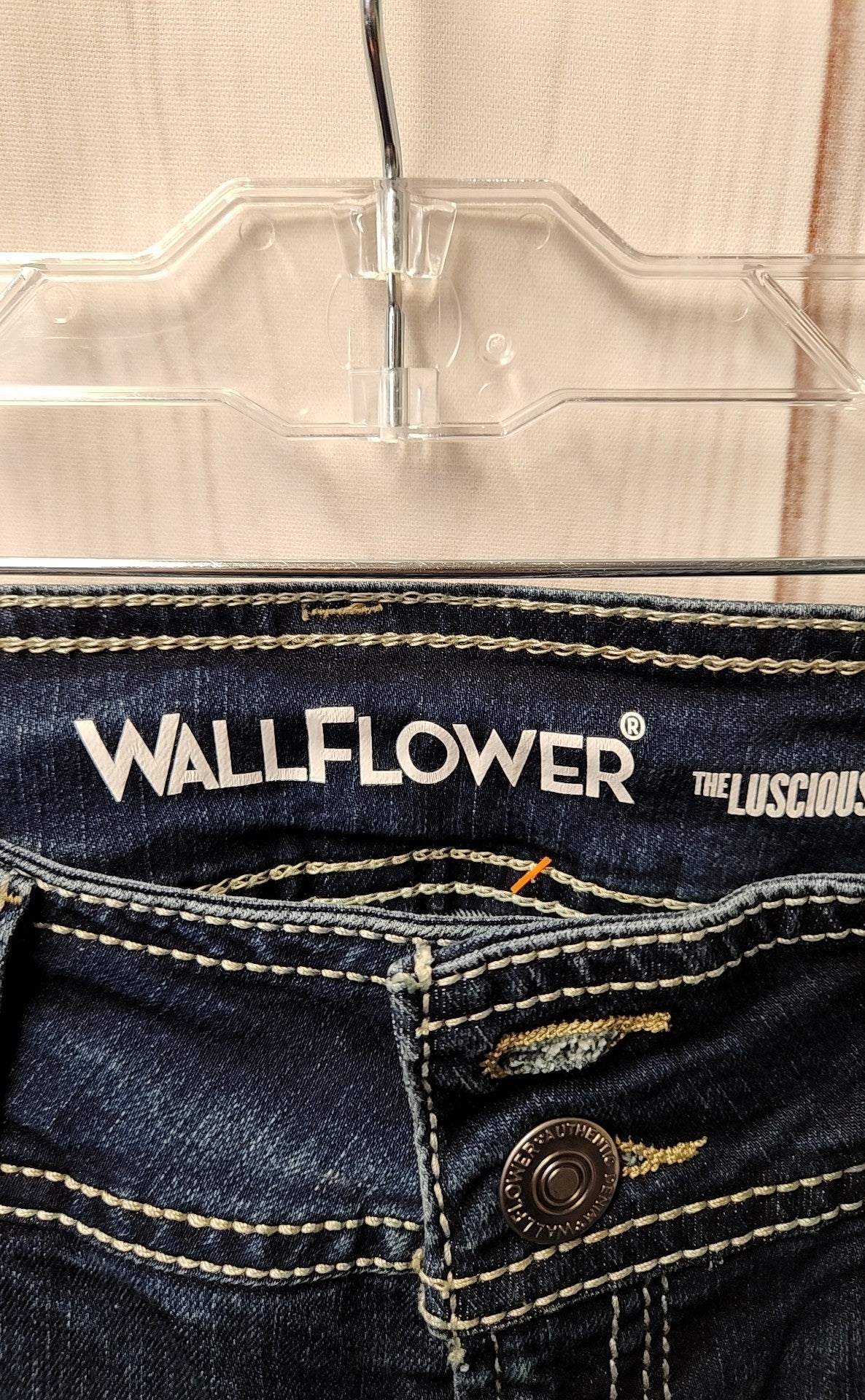 NWT Wallflower Women's Size 29 (7-8) Blue Jeans The Luscious Curvy Fit