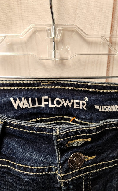 NWT Wallflower Women's Size 29 (7-8) Blue Jeans The Luscious Curvy Fit