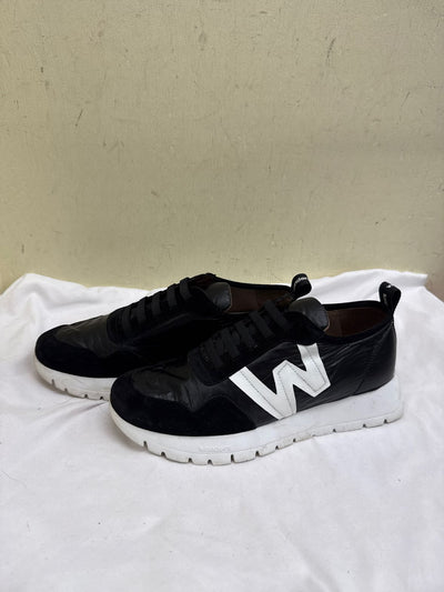 Wonders Women's Size 40 = 9-1/2 Black Sneakers Shoes