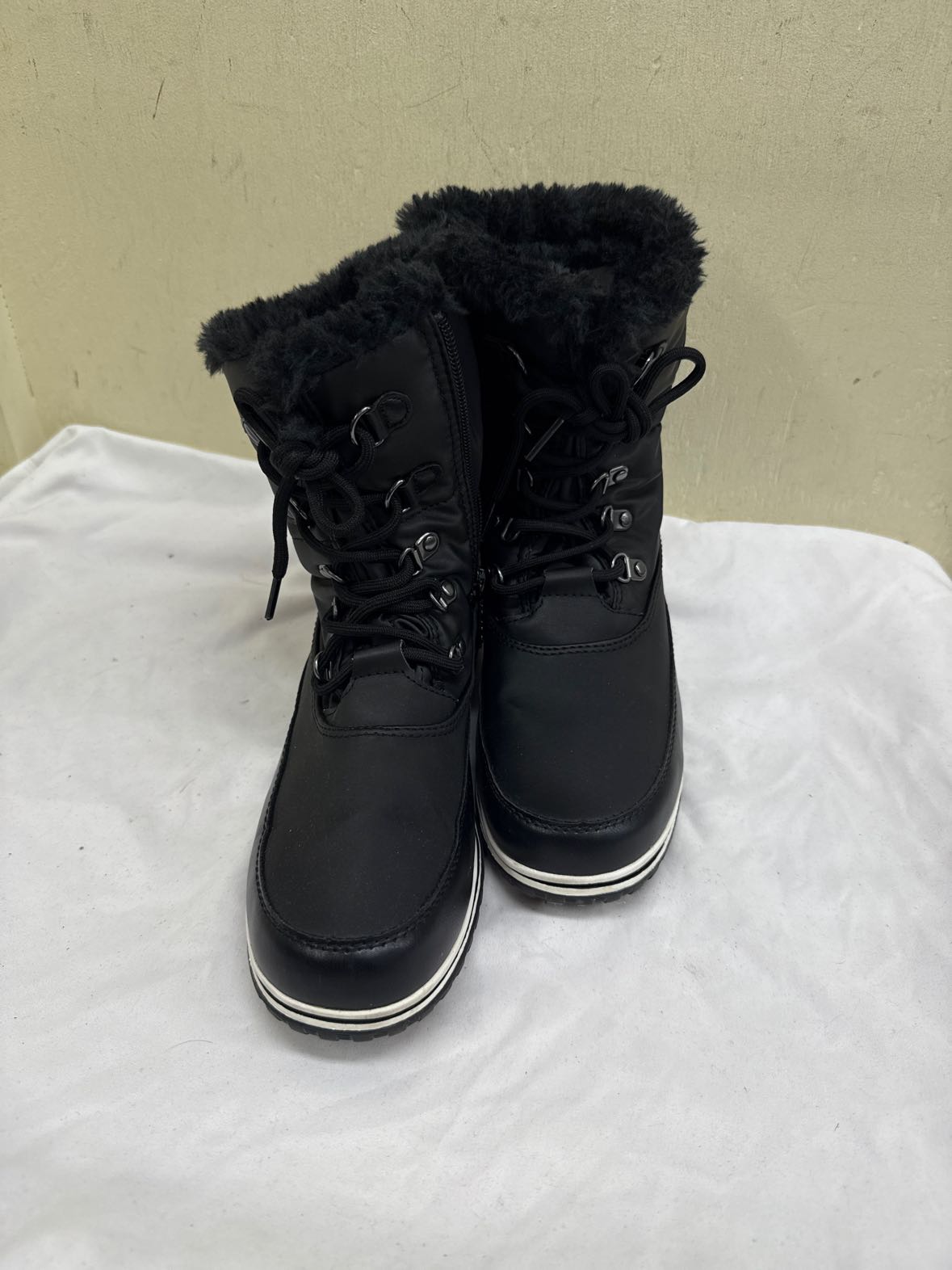 Totes Women's Size 7-1/2 Black Boots Shoes