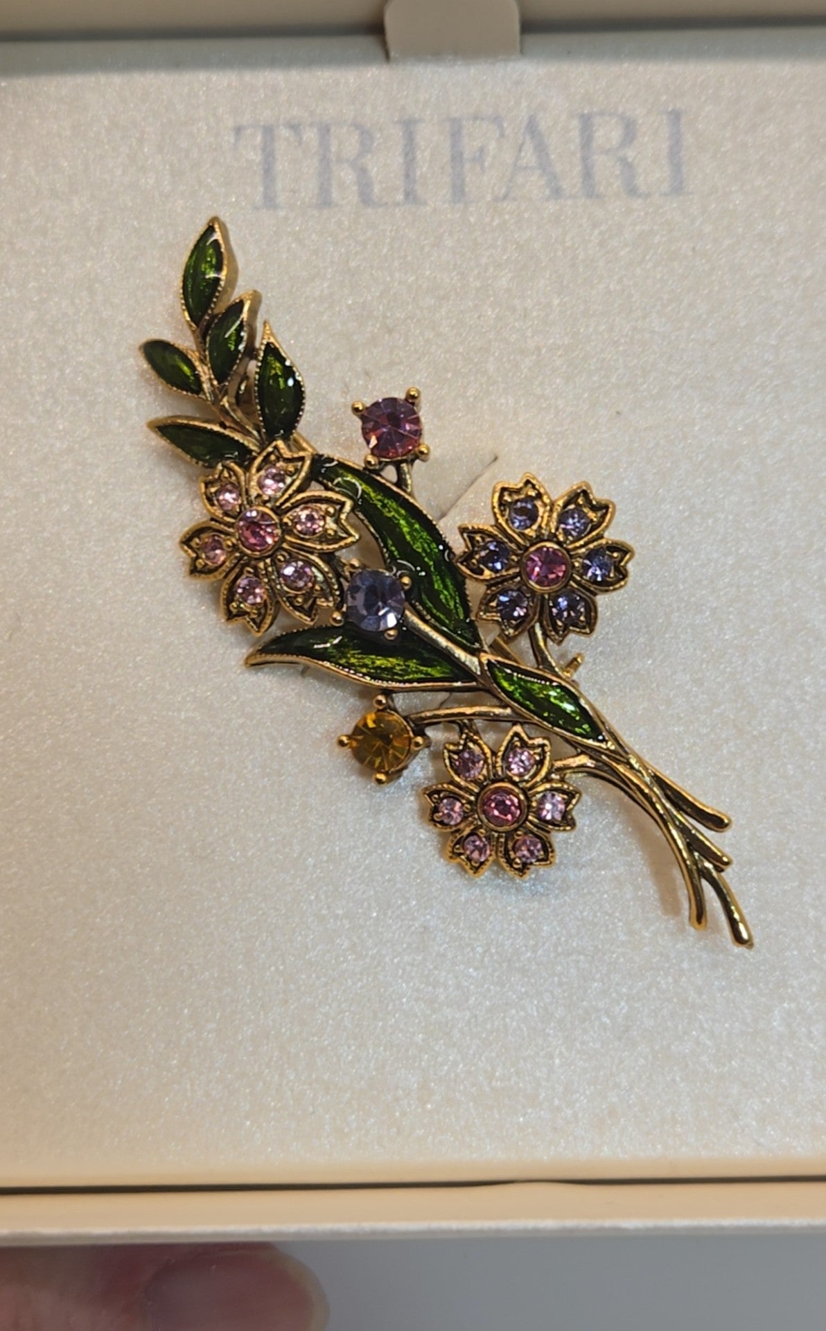 VTG NIB Trifari Gold Floral Motif Brooch Pin
