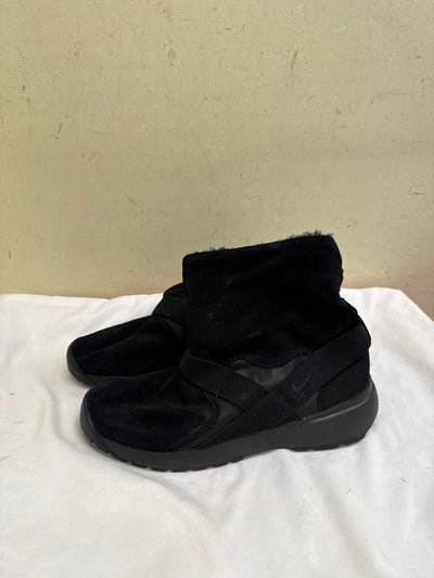 Nike Women's Size 8 Black Boots Shoes