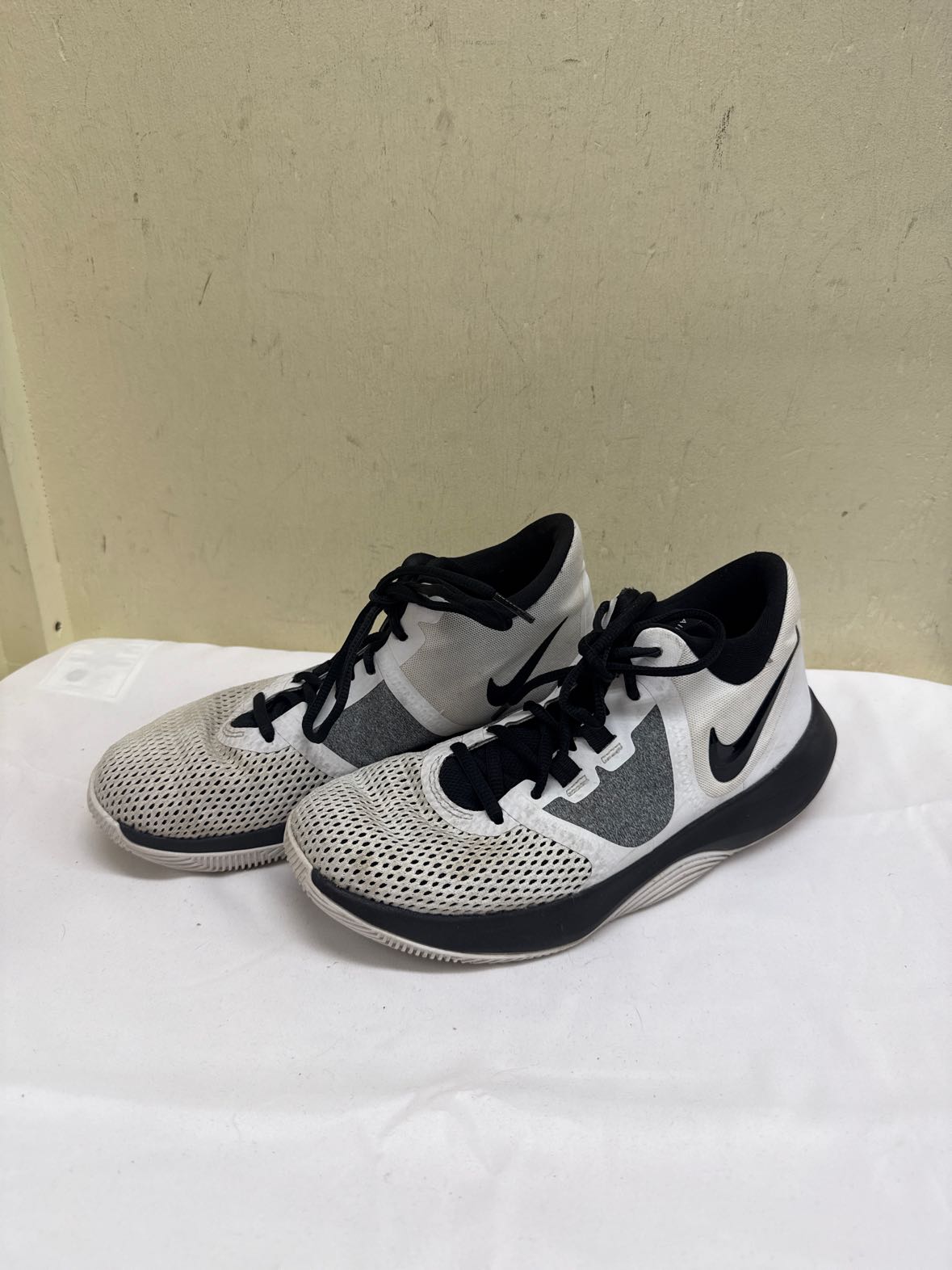 Nike Air Precision II Men's Size 7 White Sneakers Shoes