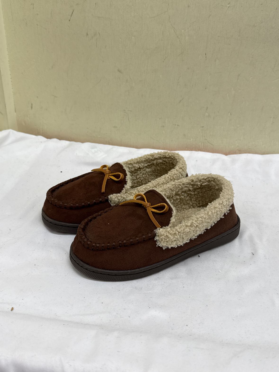 Dockers Boy's Size 13 Brown Slippers
