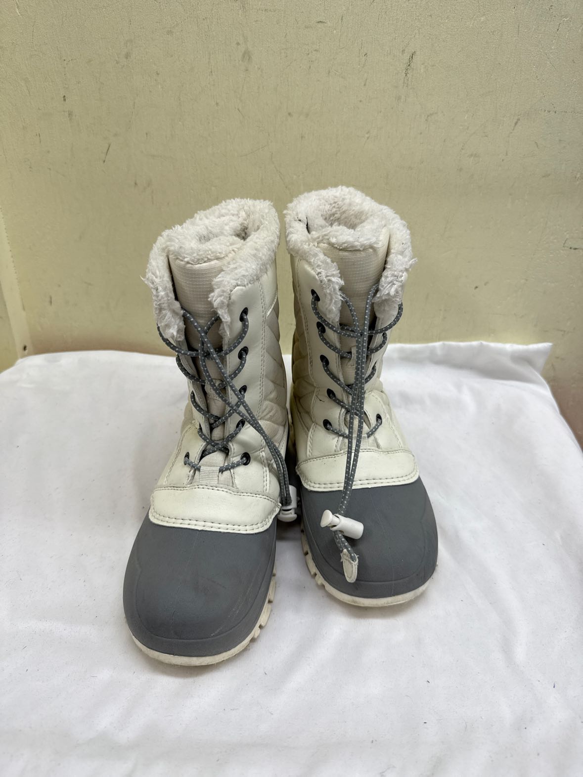 Thermolite Girl's Size 4 White Boots