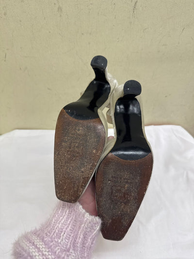 Stuart Weitzman Women's Size 5 Off-White Pumps Shoes